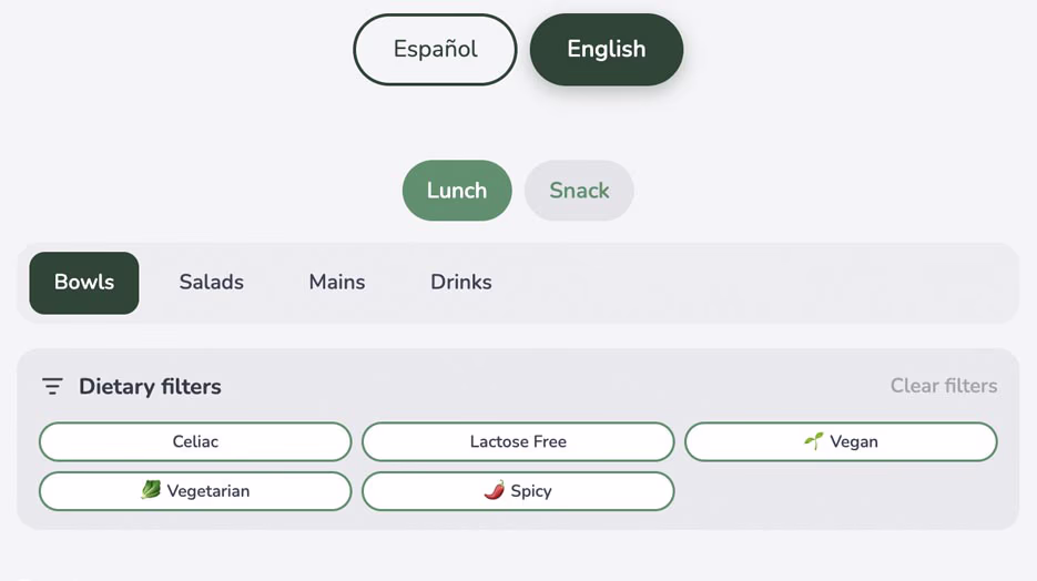 Menú digital en inglés con selector Español/English, pestañas Lunch y Snack, y filtros alimentarios traducidos